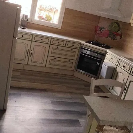 Rez De Chaussee Sdb Privee, Salon Et Cuisine Partages 3*
